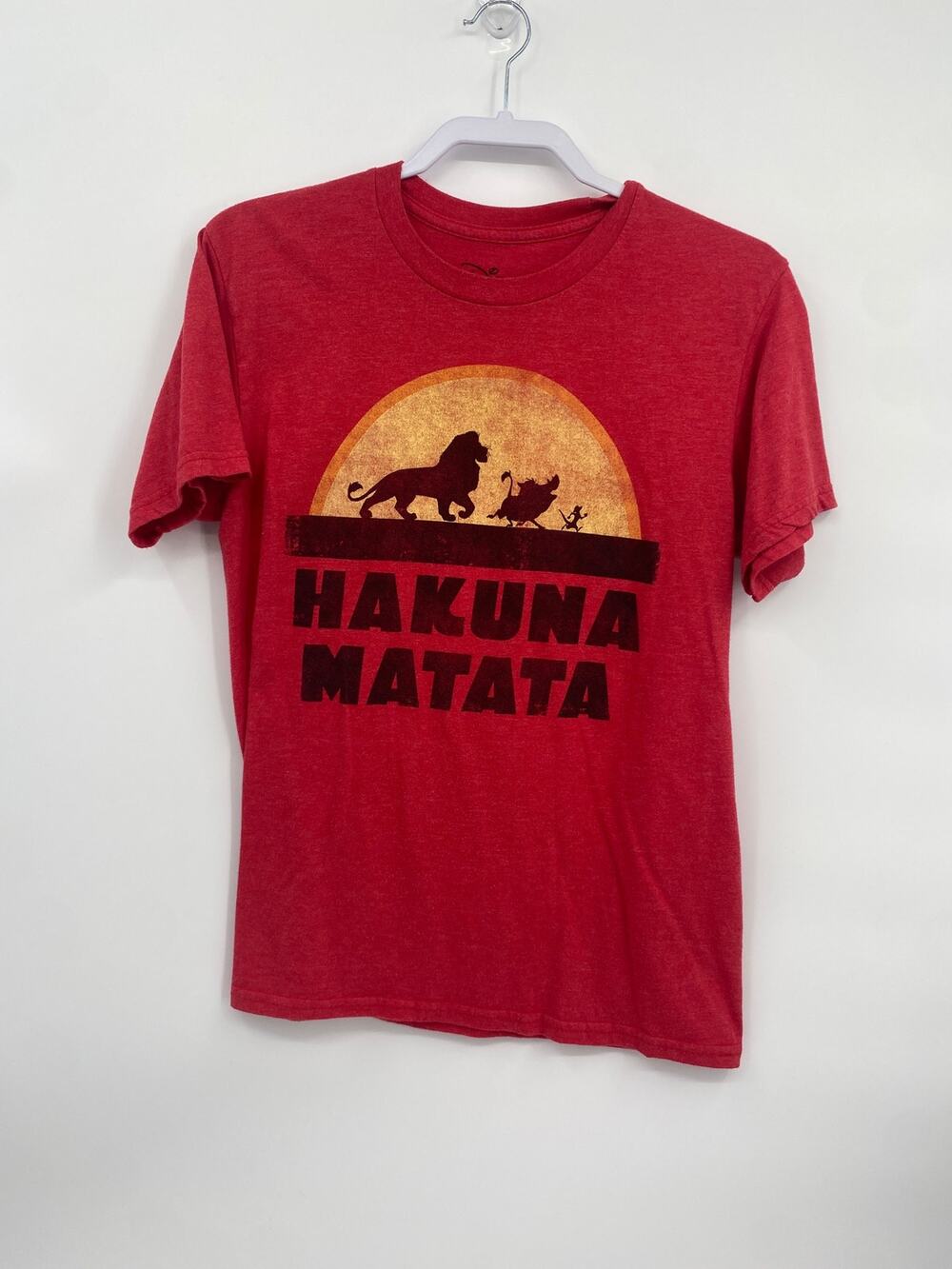 Disney Lion King Makuna Matata Red Short Sleeve Shirt Medium